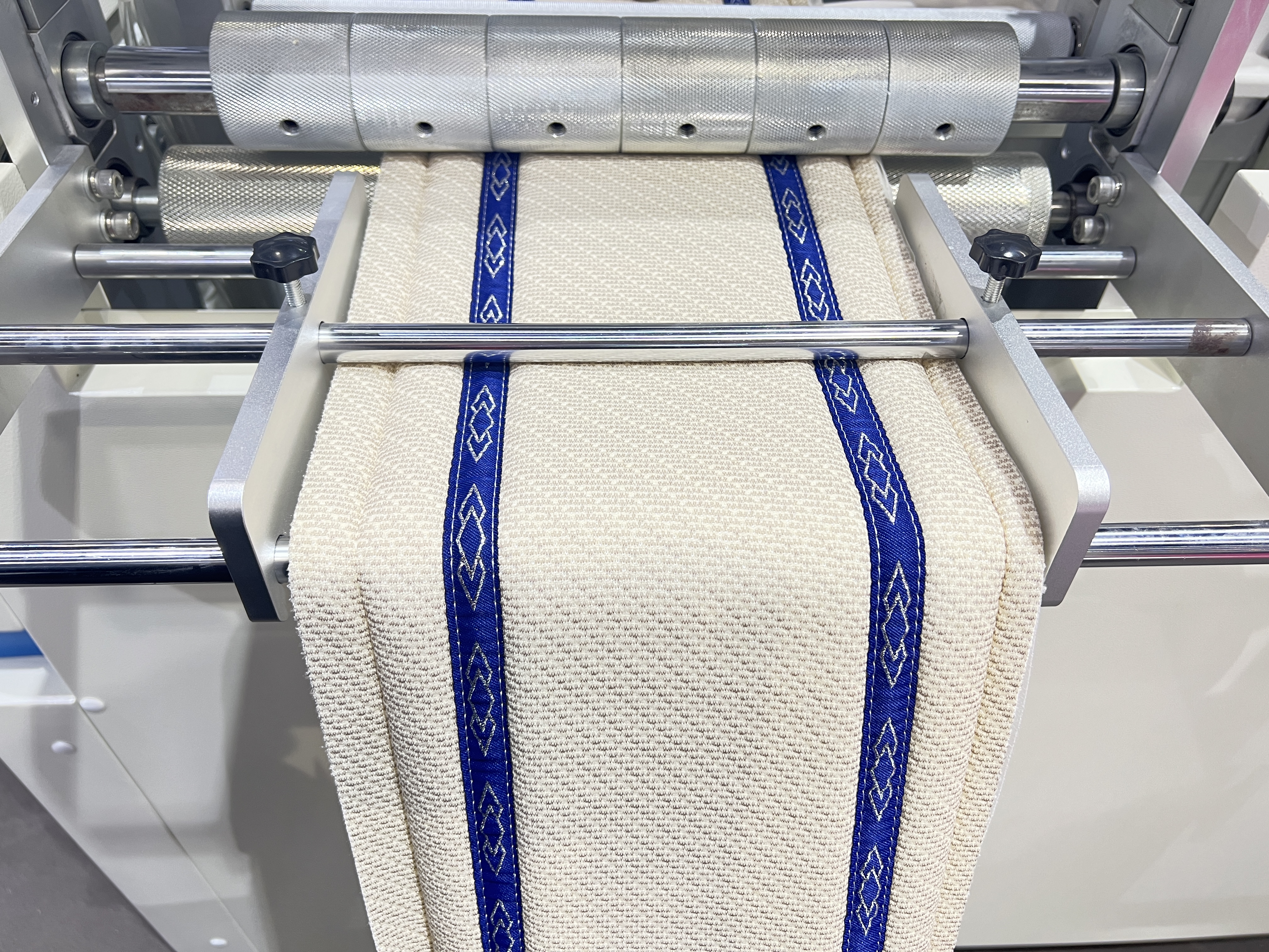 Automatic Mattress Border Decoration Machine